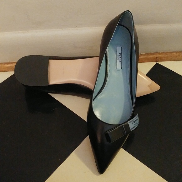 prada logo bow pointy toe pump